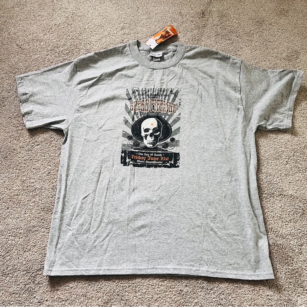 Urban Pipeline NWT Unisex Gray Rock Festival T-Shirt Skull Print Size XL